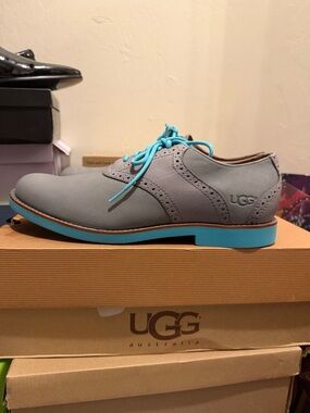 UGG Men's Gray Oxfords with Bright Turquoise Trim